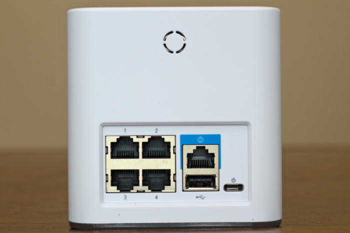 amplifi-router-rear-100708800-large.jpg